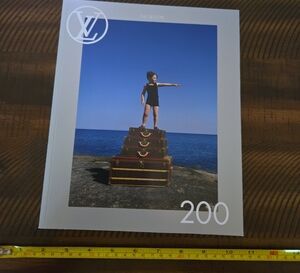 Louis Vuitton THE BOOK 200